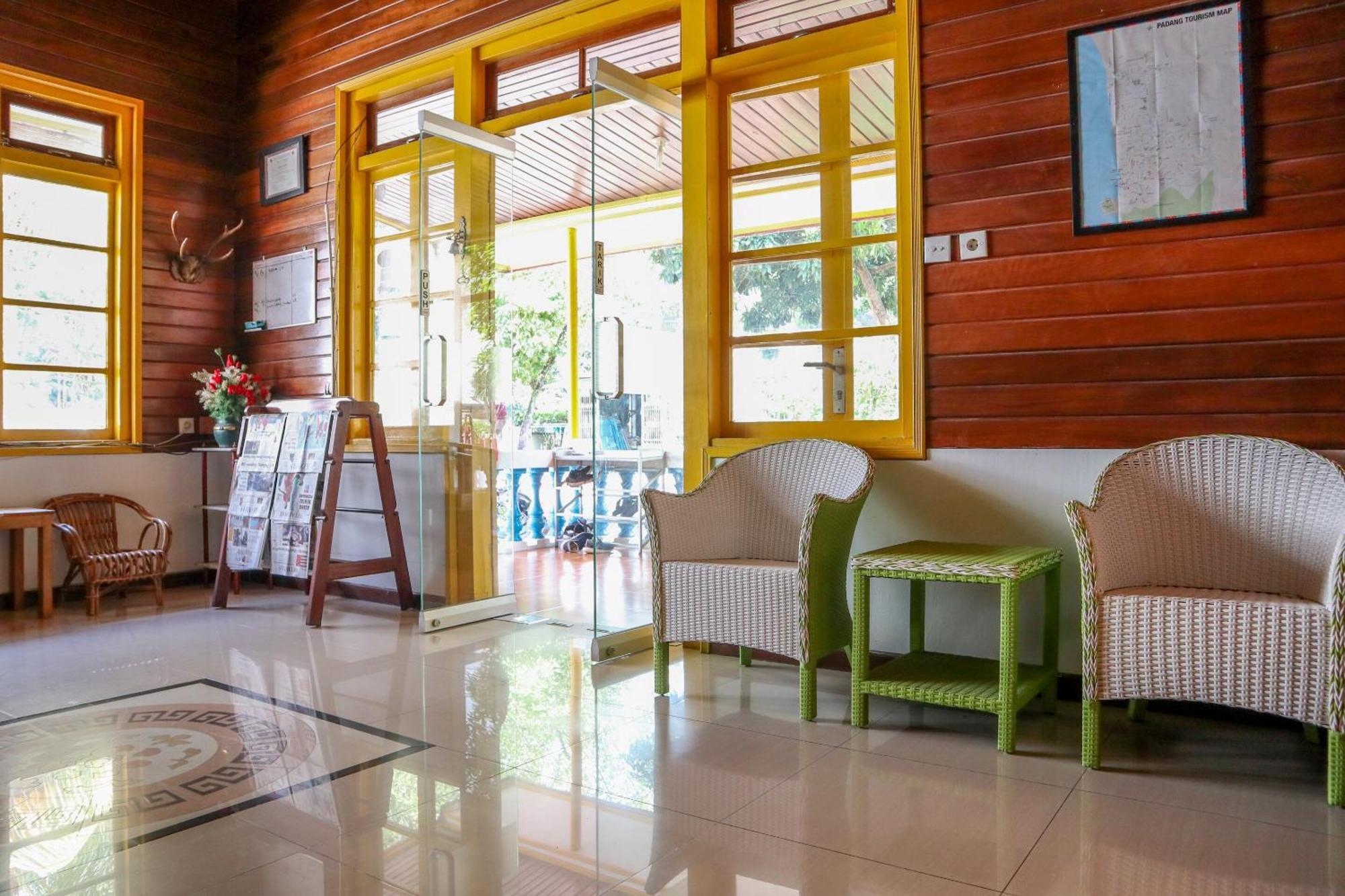 Wisma Mutiara Padang  Ngoại thất bức ảnh