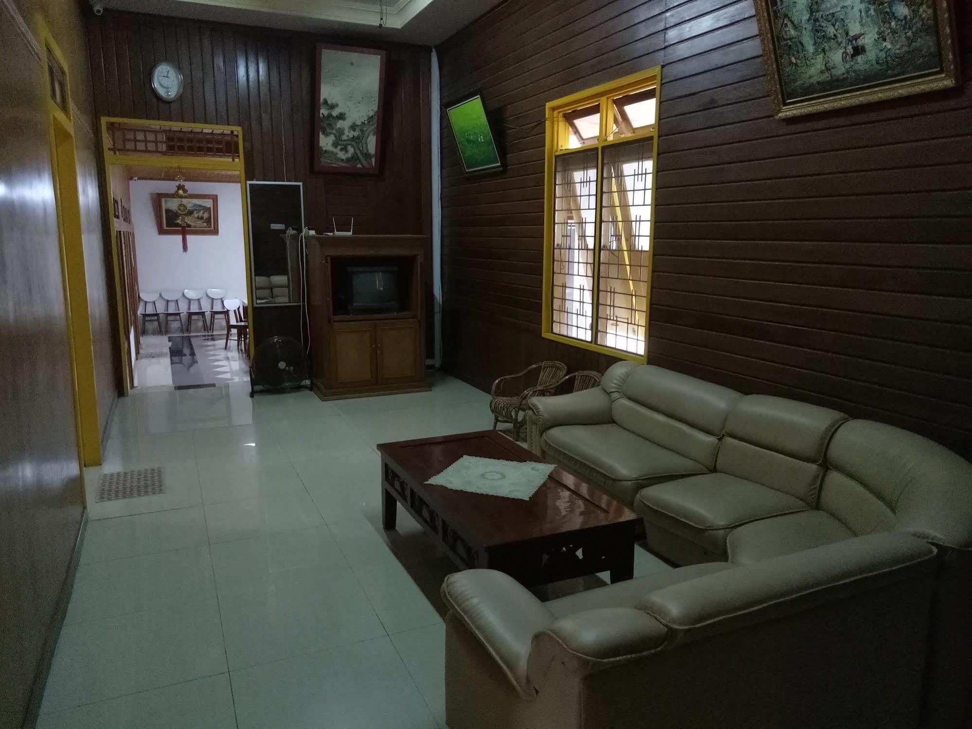 Wisma Mutiara Padang  Ngoại thất bức ảnh