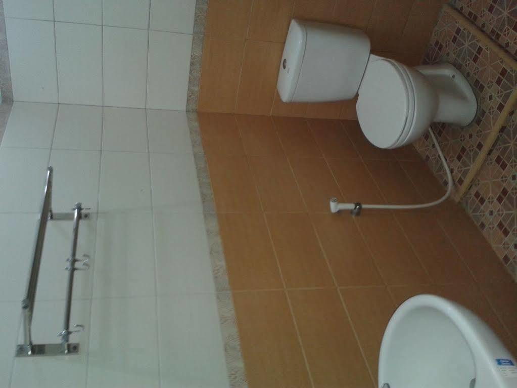 Wisma Mutiara Padang  Ngoại thất bức ảnh